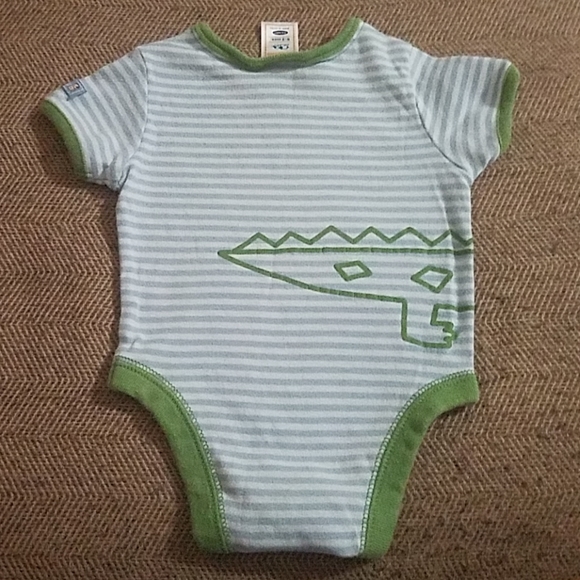 🏖Old Navy 0-3mo onesie tops - Picture 4 of 4